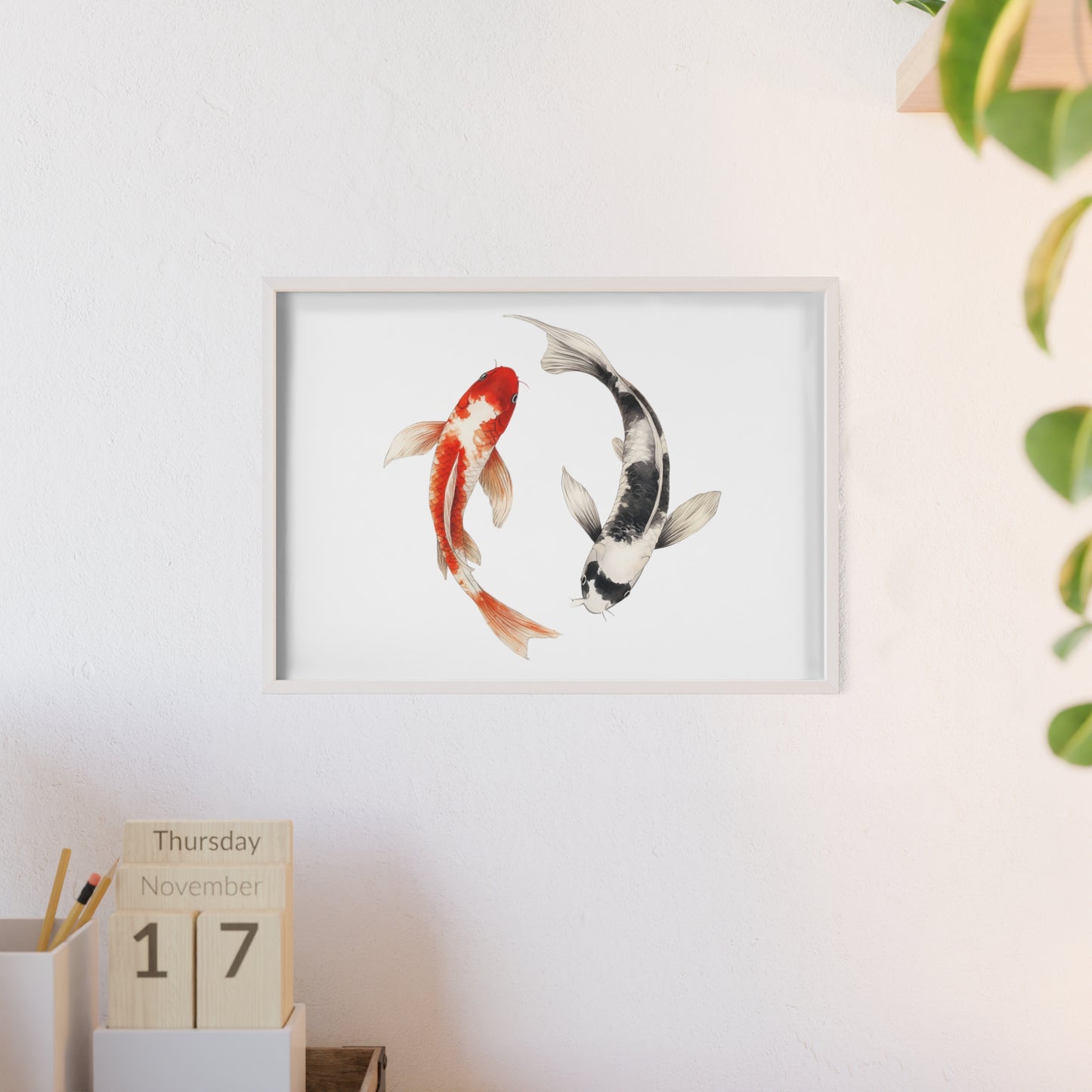 Kreisende Koi in Schwarz und Rot