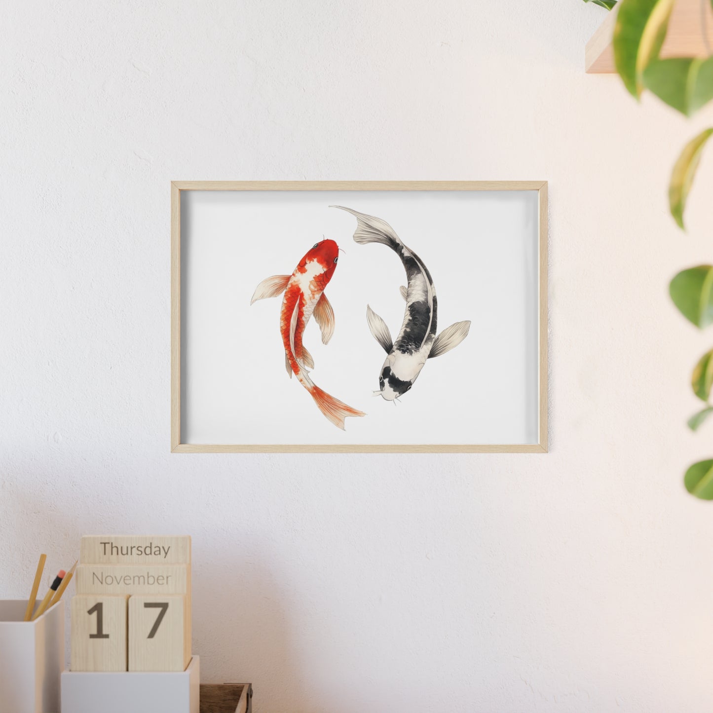 Kreisende Koi in Schwarz und Rot