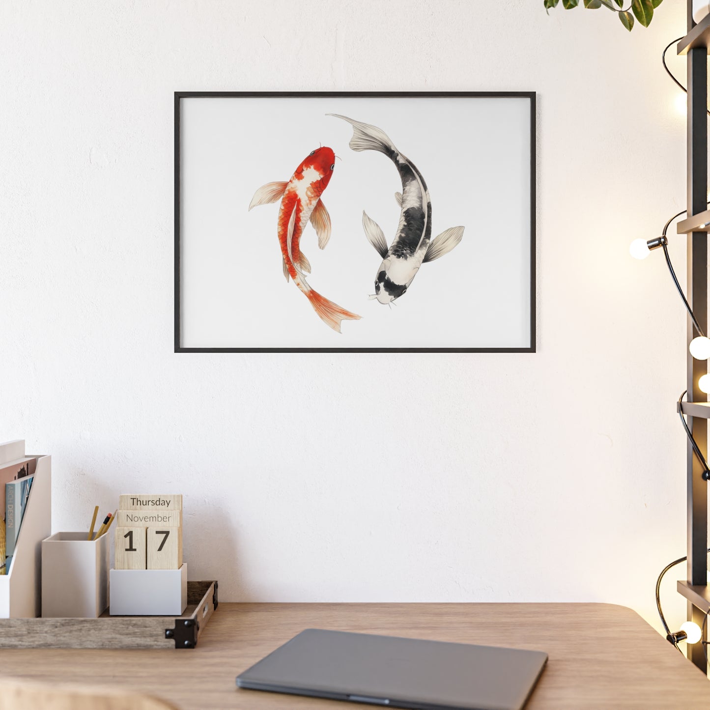 Kreisende Koi in Schwarz und Rot