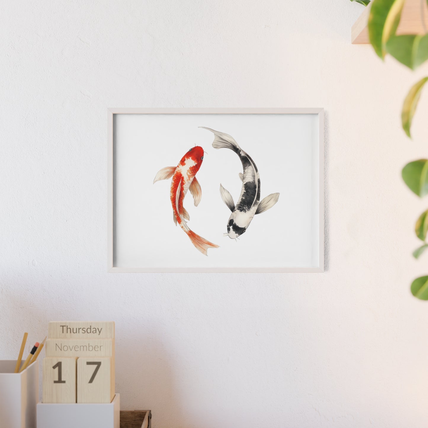 Kreisende Koi in Schwarz und Rot