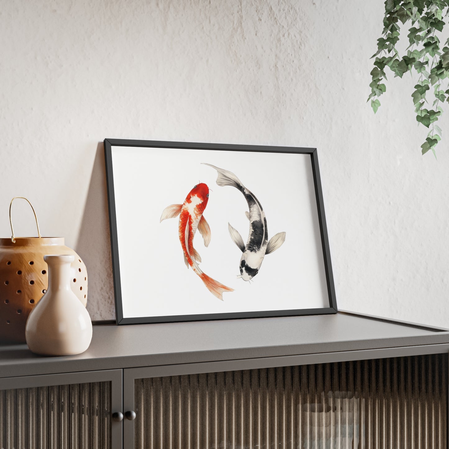 Kreisende Koi in Schwarz und Rot