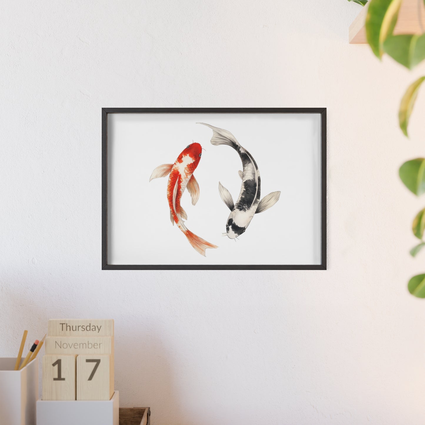 Kreisende Koi in Schwarz und Rot