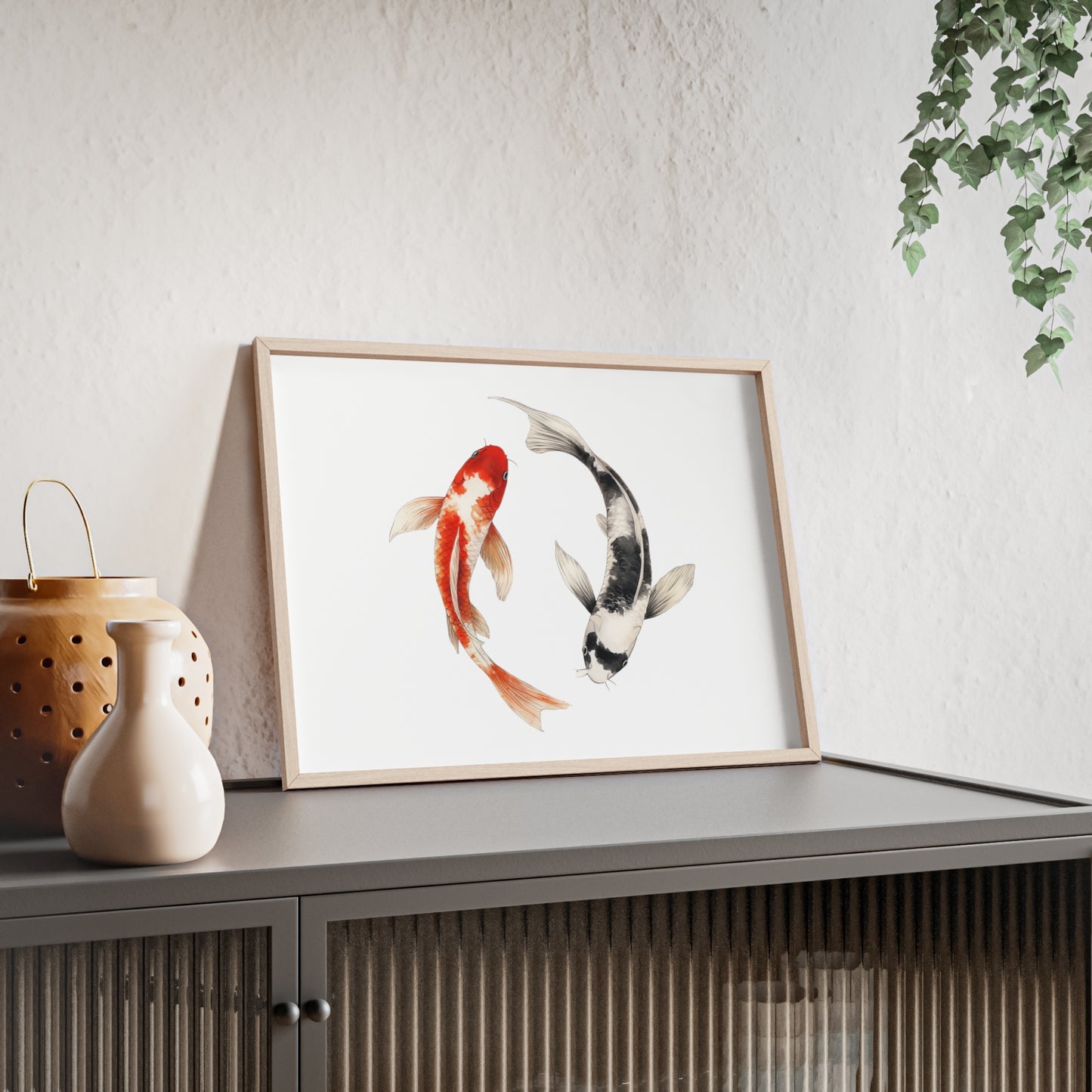 Kreisende Koi in Schwarz und Rot